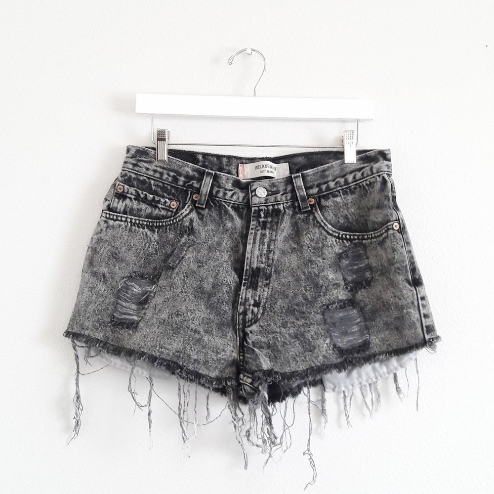 VTG Levi's 550 Black Acid Wash Distressed Shorts